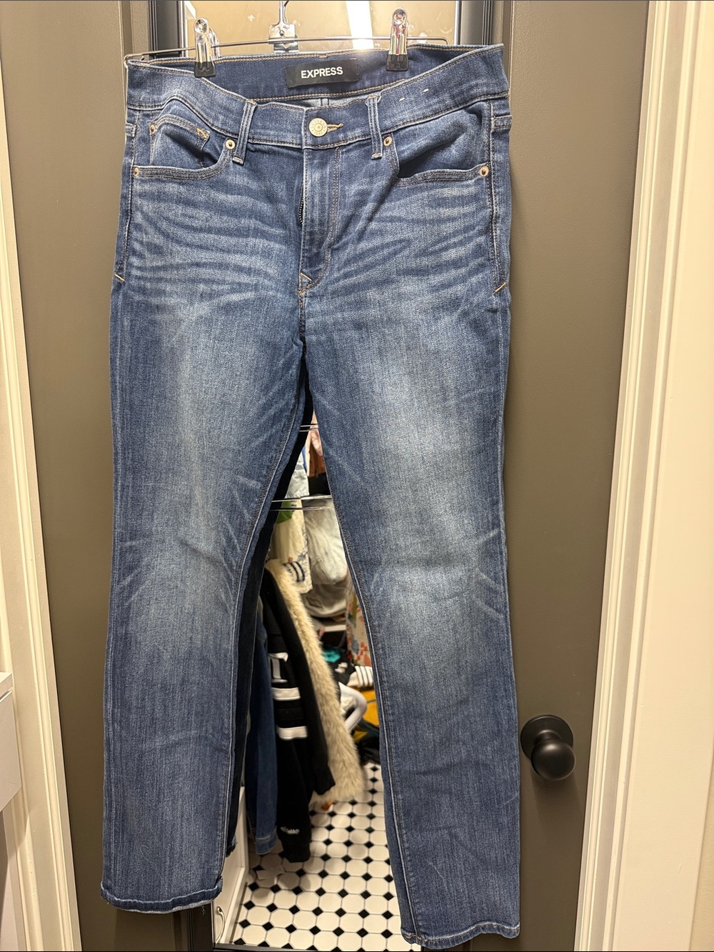 Express Women’s Medium Blue Skinny, Stretch Straight-Leg Jeans.